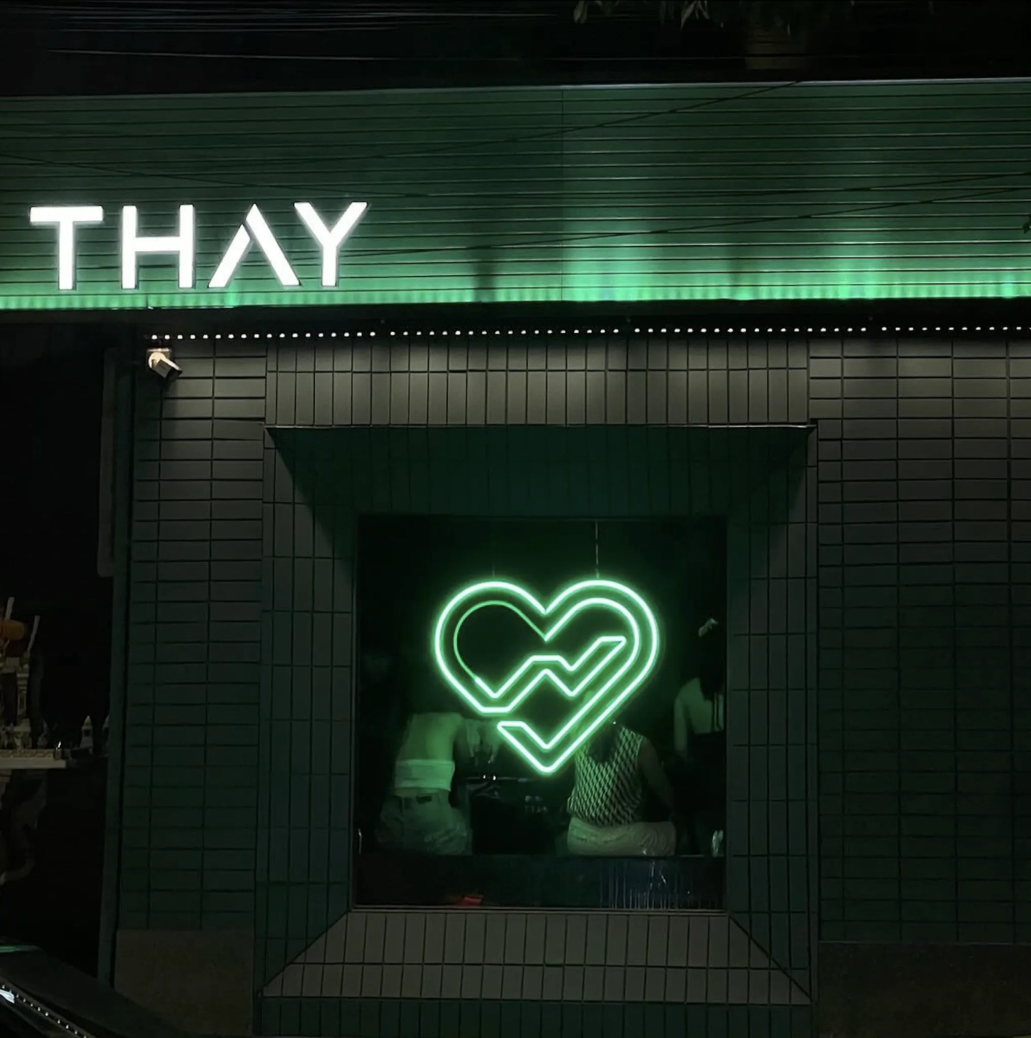 Thay-Ekkamai-exterior-building