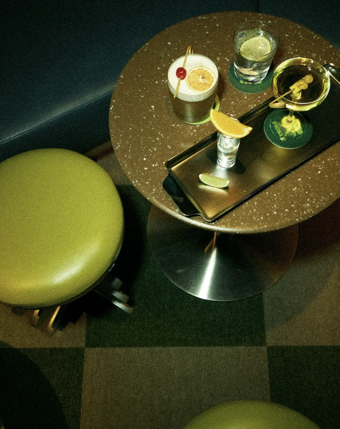 Pickle-Bangkok-table-with-cocktails